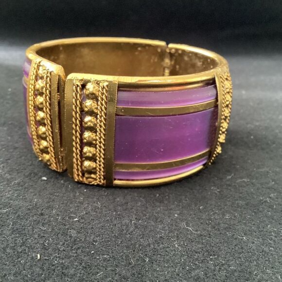 Gold tone and purple bangle bracelet. J0063 - Picture 1 of 6